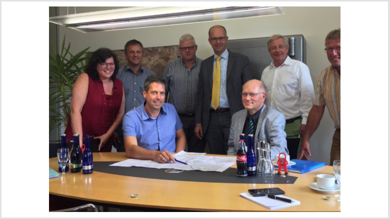 "Guter Dialog im Eichenzeller Rathaus" (von links) Barbara Klöppner, Ortsvorsteherin Rothemann; Markus Roth, Ortsvorsteher Döllbach; Jürgen Falkenhahn, Dezernat Planung Osthessen von Hessen-Mobil; Christoph "Guter Dialog im Eichenzeller Rathaus" (von links) Barbara Klöppner, Ortsvorsteherin Rothemann; Markus Roth, Ortsvorsteher Döllbach; Jürgen Falkenhahn, Dezernat Planung Osthessen von Hessen-Mobil; Christoph