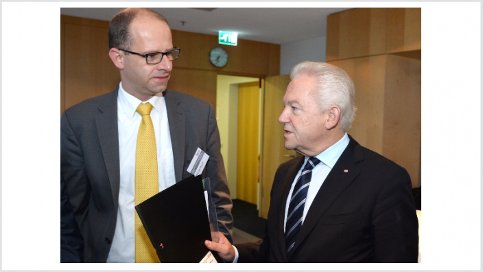Bildunterschrift: "Lärmschutz erhöhen" Bahn-Chef Rüdiger Grube (rechts) mit MdB Michael Brand. Quelle: Archivfoto DB